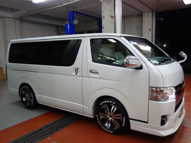 新車ハイエースＶダークプライム２０００ガソリンナビベットＫＩＴパッケージ入庫致しました！！