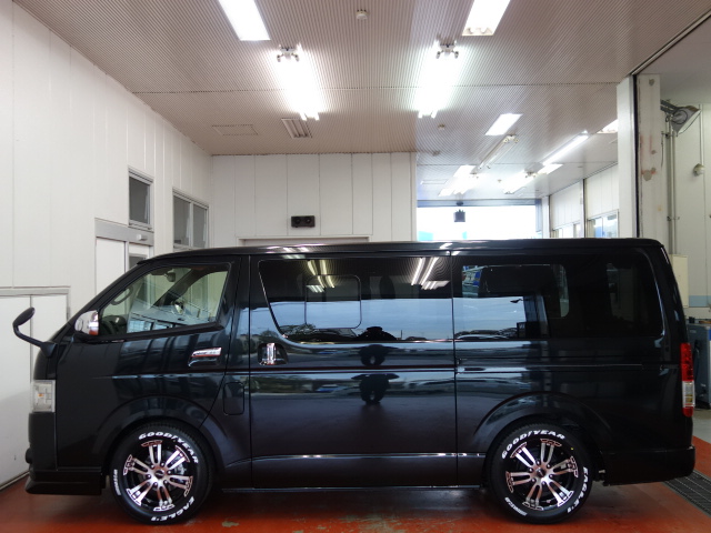 新車ハイエースＶダークプライムⅡ２０００ガソリンナビパッケージ完成！！即納車可能になります！！