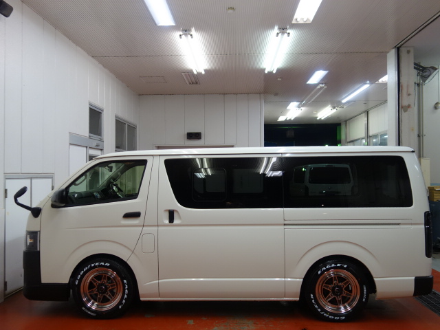 新車ハイエースＤＸスポーツパッケージ完成致しました！！店頭在庫車、即納車可能になります！！