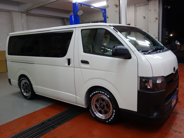 新車ハイエースＤＸスポーツパッケージ完成致しました！！店頭在庫車、即納車可能になります！！