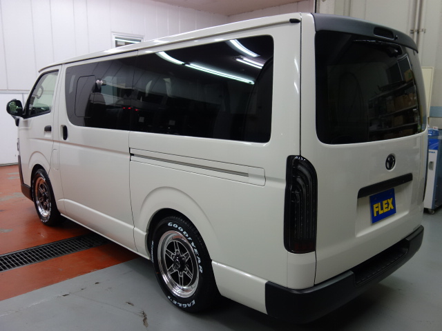 新車ハイエースＤＸスポーツパッケージ完成致しました！！店頭在庫車、即納車可能になります！！