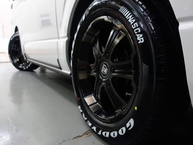 新車ハイエースＶダークプライムⅡ２８００ディーゼル４ＷＤナビパッケージ完成致しました！！店頭在庫車、即納車可能になります！！