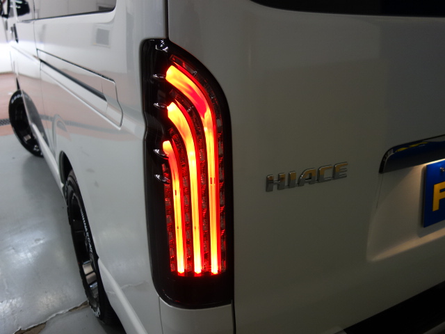 新車ハイエースＶダークプライムⅡ２８００ディーゼル４ＷＤナビパッケージ完成致しました！！店頭在庫車、即納車可能になります！！
