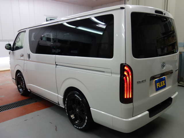 新車ハイエースＶダークプライムⅡ２８００ディーゼル４ＷＤナビパッケージ完成致しました！！店頭在庫車、即納車可能になります！！