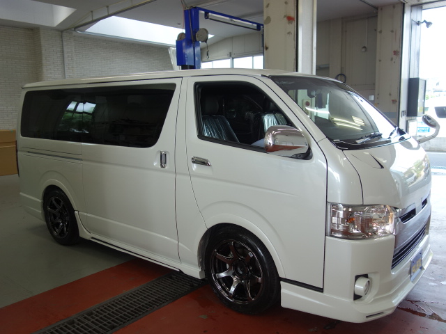 新車ハイエースＶダークプライムⅡバックナインフルエアロＫＩＴ完成致しました！！店頭在庫車、即納車可能になります！！