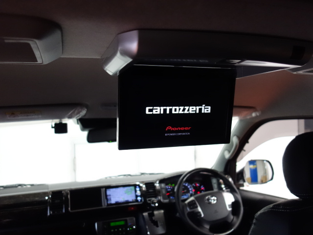 もちろんフリップダウンモニターも装着済み♪後部座席の方も映像を楽しみながらドライブ出来ます！