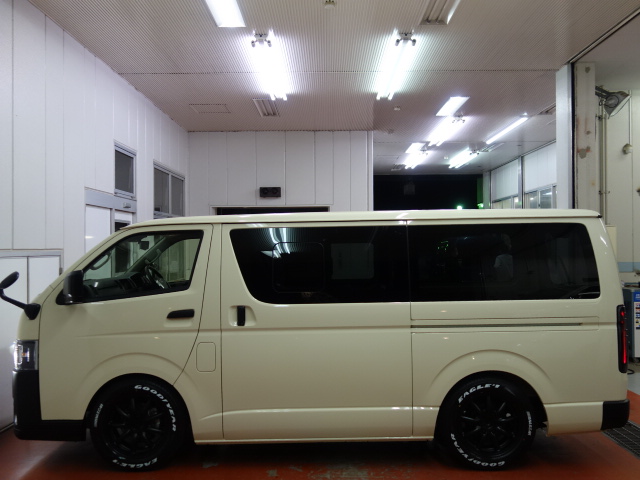 新型ハイエースＶＤＸスポーツパッケージ完成致しました！！マッドブラック×ライトイエローのシンプルカスタム済みの１台！！