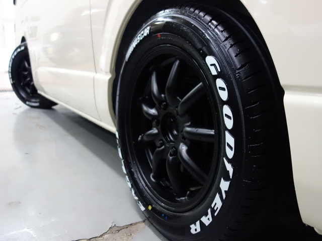 新型ハイエースＶＤＸスポーツパッケージ完成致しました！！マッドブラック×ライトイエローのシンプルカスタム済みの１台！！