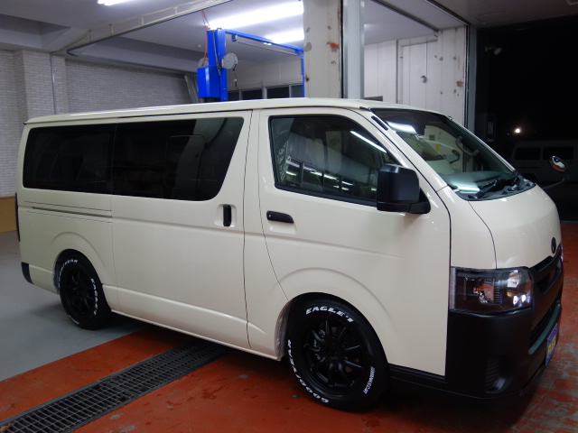 新型ハイエースＶＤＸスポーツパッケージ完成致しました！！マッドブラック×ライトイエローのシンプルカスタム済みの１台！！