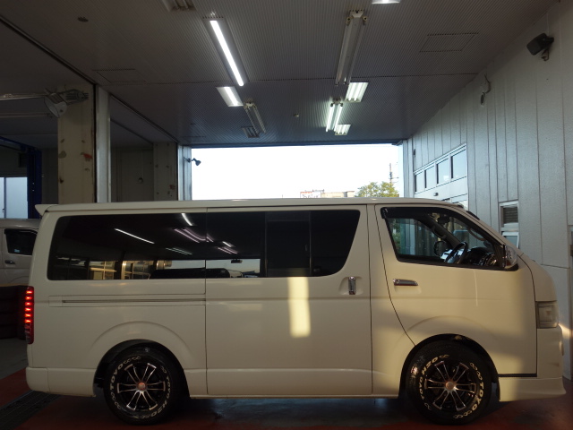 ２１年式ハイエースＶスーパーＧＬ３０００ディーセル４ＷＤ入庫致しました！！外装、内装カスタム済みになります！！