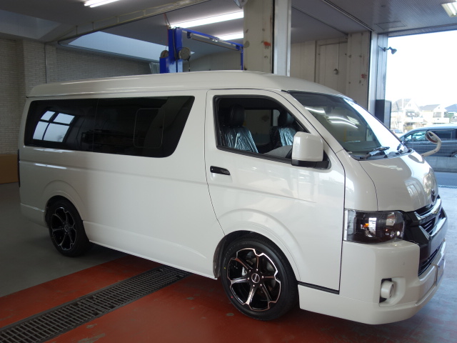 オリジナルオーバーフェンダーを装着しているので、車検適合車両になります！更に実際よりもローフォルムな見た目に♪