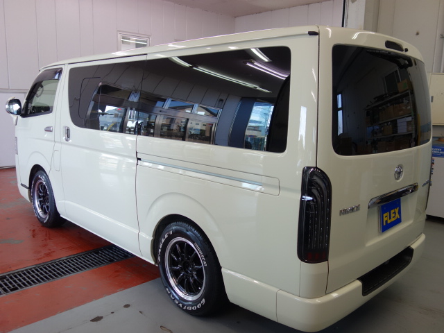 ２９年式ハイエースＶスーパーＧＬ希少ライトイエローディーゼル４ＷＤカスタム車両入庫致しました！！床張り、ベットＫＩＴ、サブバッテリー装備！！