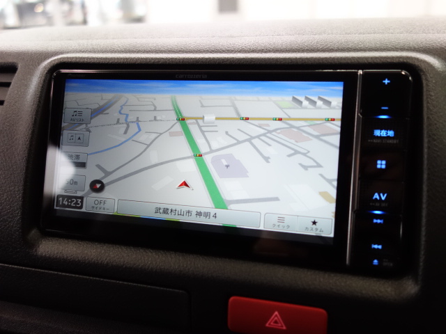 新車ハイエースＶ、ＤＸ５ドア人気のスポーツパッケージ完成致しました！！ホワイト×マッドブラックに拘り作成した１台！！お仕事にも最適な１台！！