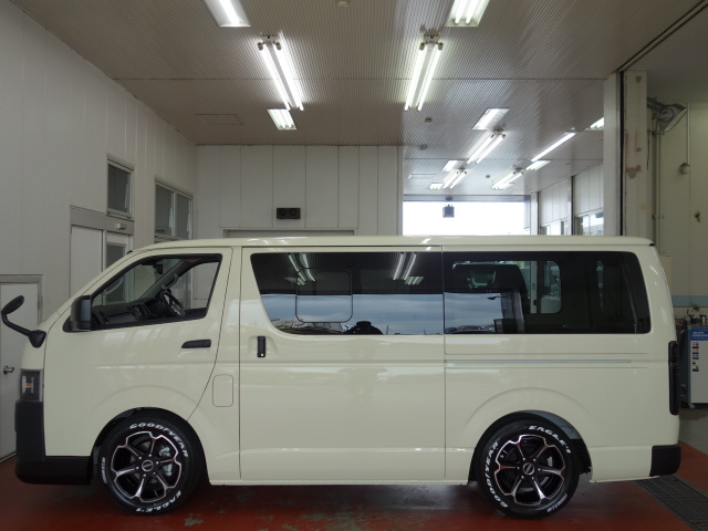 新車ハイエースＶ、ＤＸロング５ドアライトイエロースポーツパッケージ完成致しました！！ライトイエロー×マッドブラックに拘り作成した１台！！