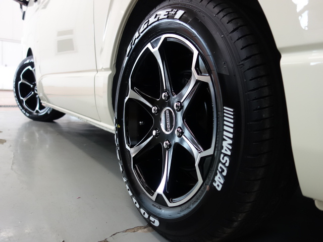 新車ハイエースＶ、ＤＸロング５ドアライトイエロースポーツパッケージ完成致しました！！ライトイエロー×マッドブラックに拘り作成した１台！！