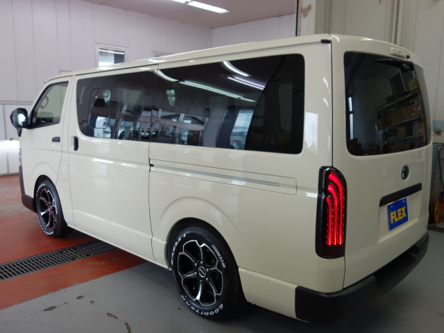 新車ハイエースＶ、ＤＸロング５ドアライトイエロースポーツパッケージ完成致しました！！ライトイエロー×マッドブラックに拘り作成した１台！！