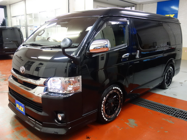 Ｒ１年式ハイエースＶダークプライムⅡ２７００ガソリン両側パワースライドドア装着車両入庫！！オリジナルパーツでカスタマイズした１台完成しました！！