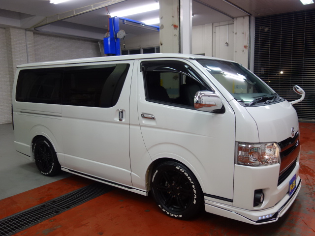 ２９年式ハイエースＶダークプライム３０００ディーゼルターボＲＯＷＥＮフルエアロＫＩＴ装着車両入庫！！８インチナビ、ベットＫＩＴ、ロングスライドレール装備済み！！
