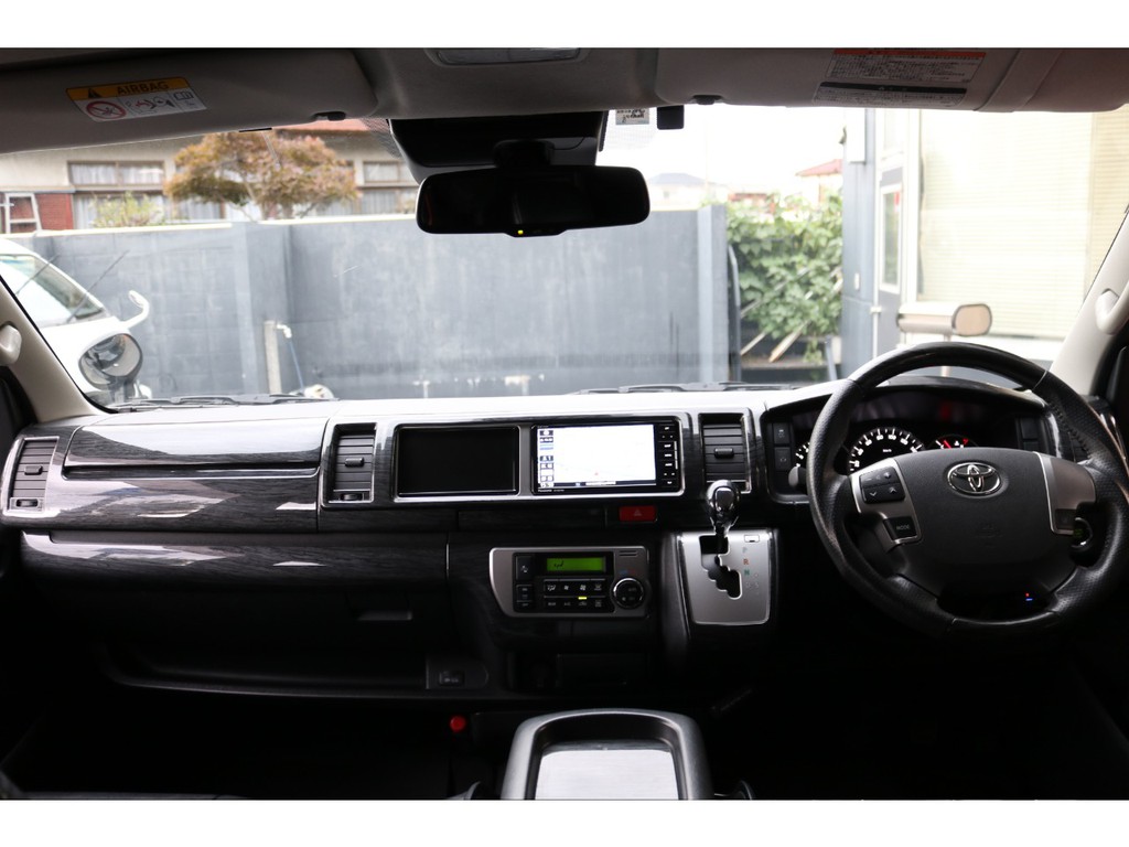 高級感溢れる運転席周りになります！！