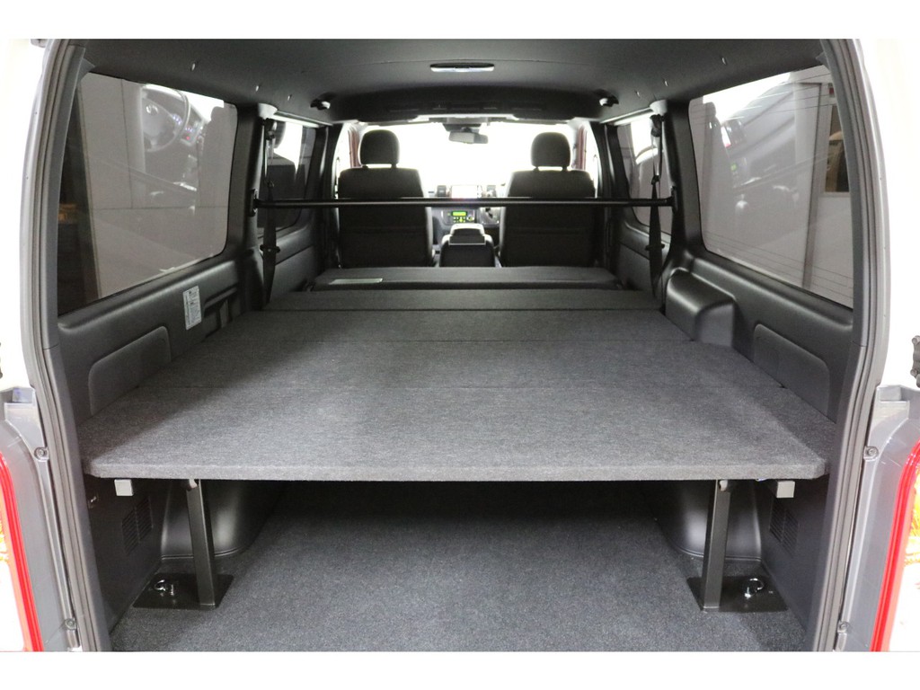 令和１年式ハイエースＶ５０周年特別仕様車２８００ディーゼルターボワンオーナー車両入庫致しました！！希少車両になります！！