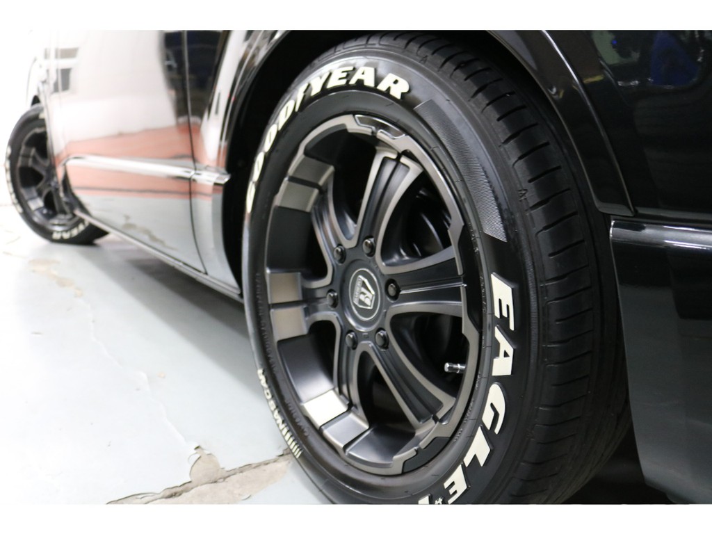２７年式ハイエースＶダークプライム２０００ガソリン２ＷＤ両側パワースライドドア装備車両入庫！！フレックスオリジナルパーツでカスタム済みの１台になります！！