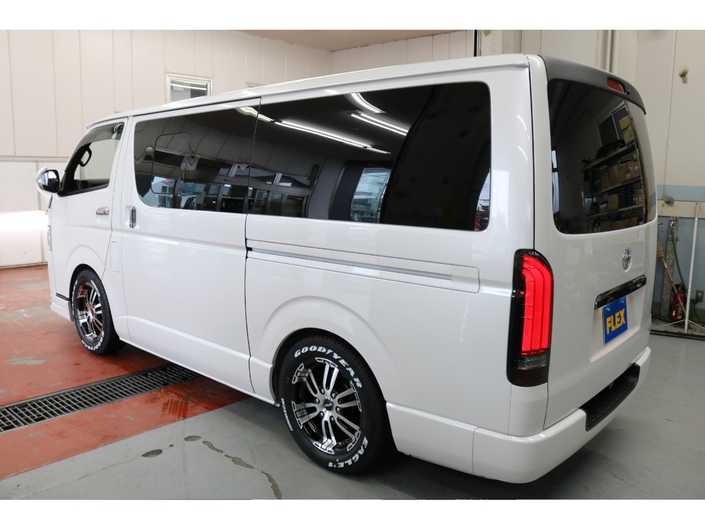 令和２年式ハイエースＶダークプライムⅡ２０００ガソリンカスタム車両入庫致しました！！外装、内装コンプリート済みの１台！！店頭在庫車、即納車もご対応可能になります！！