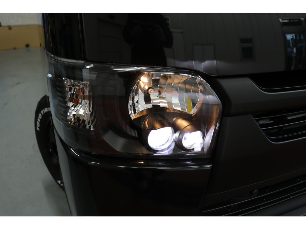 令和３年式ハイエースＶダークプライムⅡ２８００ディーゼルターボ４ＷＤブラックエディション入庫！！床張り施工ベットＫＩＴデットニング施工済み！！非常にお買い得な１台！！