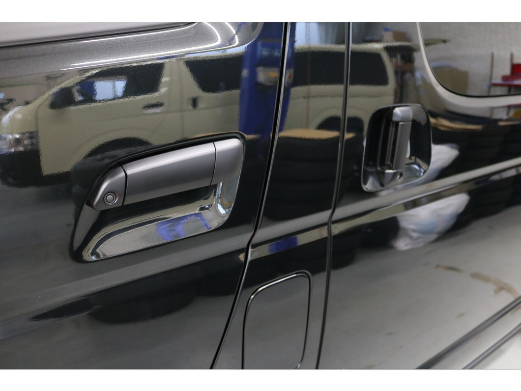 令和３年式ハイエースＶダークプライムⅡ２８００ディーゼルターボ４ＷＤブラックエディション入庫！！床張り施工ベットＫＩＴデットニング施工済み！！非常にお買い得な１台！！