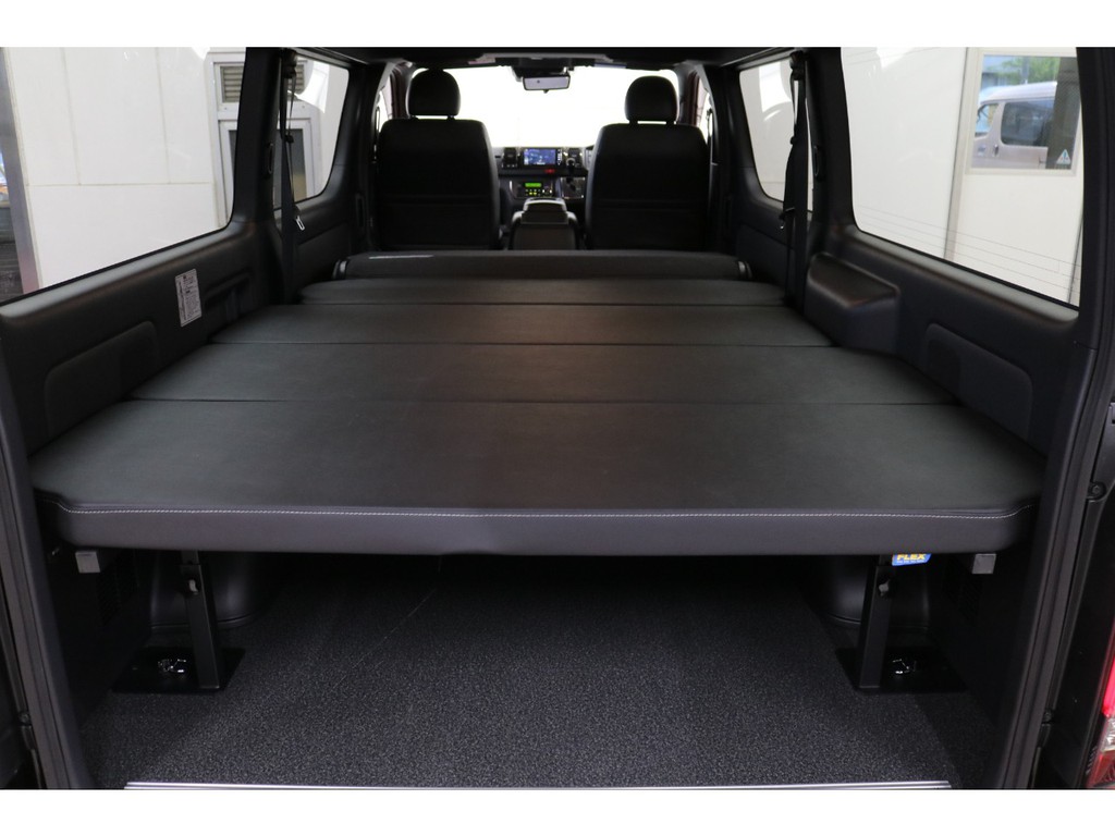 令和３年式ハイエースＶダークプライムⅡ２８００ディーゼルターボ４ＷＤブラックエディション入庫！！床張り施工ベットＫＩＴデットニング施工済み！！非常にお買い得な１台！！