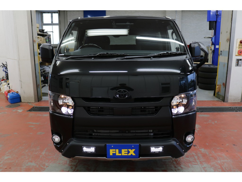 令和３年式ハイエースＶダークプライムⅡ２８００ディーゼルターボ４ＷＤブラックエディション入庫！！床張り施工ベットＫＩＴデットニング施工済み！！非常にお買い得な１台！！