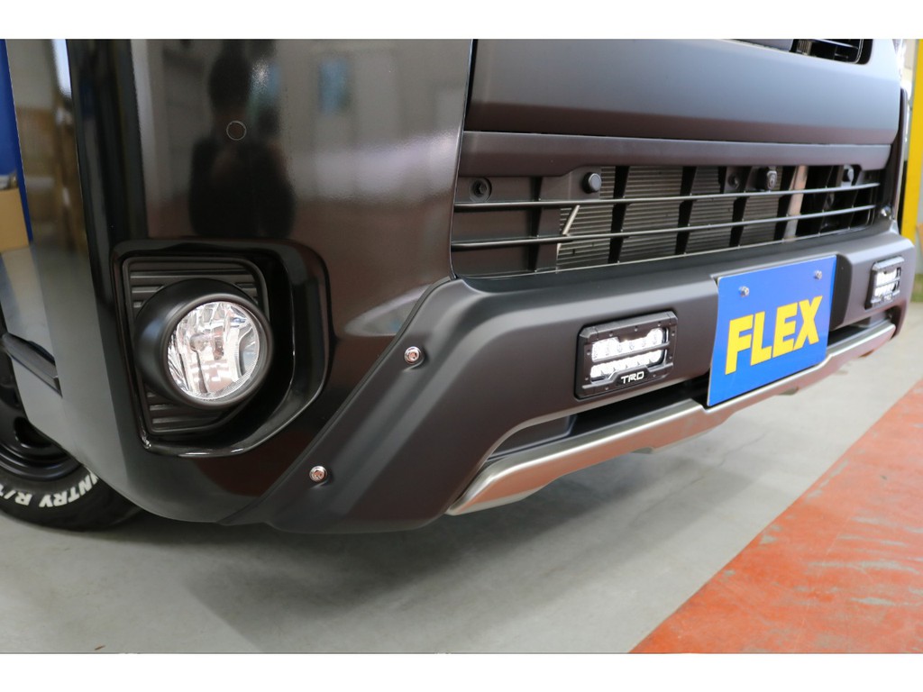 令和３年式ハイエースＶダークプライムⅡ２８００ディーゼルターボ４ＷＤブラックエディション入庫！！床張り施工ベットＫＩＴデットニング施工済み！！非常にお買い得な１台！！