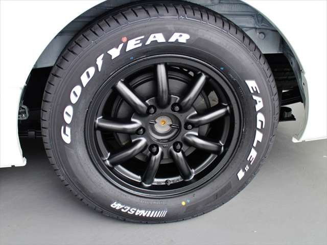 納車後のアフターサポートもお任せください！新車にはメーカー保証付き、中古車にはＦＬＥＸ安心整備保証がついております！ご納車後のカスタムのご相談も承っております！