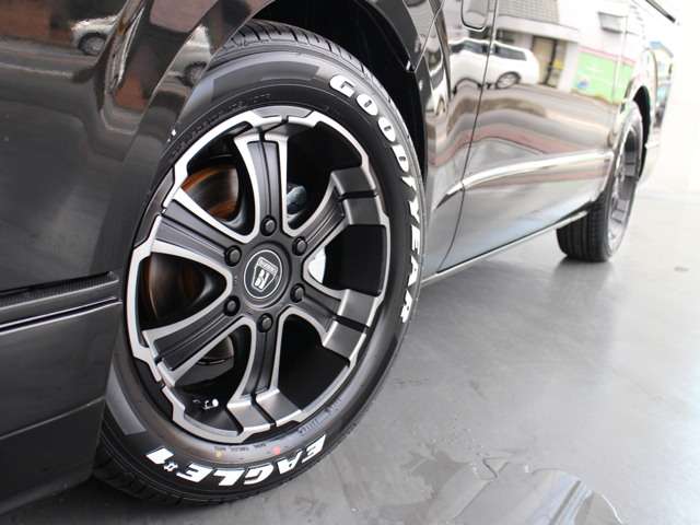 納車後のアフターサポートもお任せください！新車にはメーカー保証付き、中古車にはＦＬＥＸ安心整備保証がついております！ご納車後のカスタムのご相談も承っております！