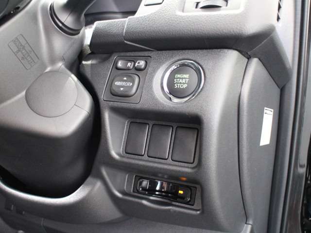 社外オプション、アフターパーツの取付けも当店にお任せください。話題のベッドキット、キャンプ仕様、ドライブカメラ、エアロパーツ、１８、１９、２０インチアルミなど、ローンの組み込みもＯＫ！