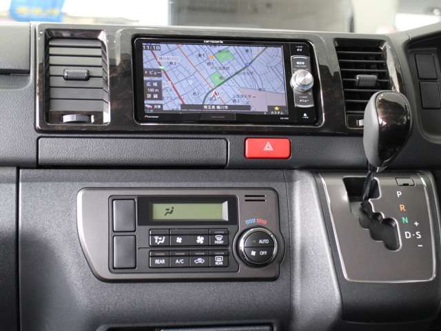 豊富な在庫でお車選び！！希少な特別仕様車や４ＷＤ、コンプリートカー、人気の高いでかナビ、地デジチューナー、サブモニター、シートカバー、パワースライドドア付の車両も多数展示！ご要望にあわせたご提案！！