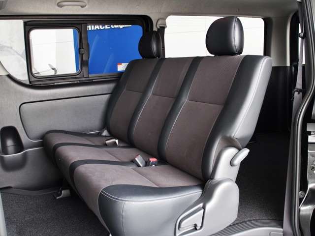 当店オリジナルのシートカバーやベッドキットも好評販売中！床張り加工もＯＫ！ブラック・ホワイト・ベージュ・ブラウン他多彩なカラーリングのほか、シートカバーはステッチやパイピングなど、オリジナル作成もＯＫ