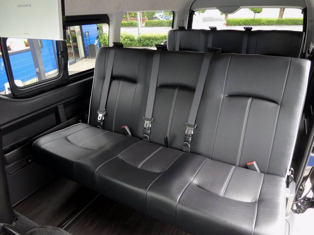 後席はゆったりと６名が乗車可能な大人気のシートアレンジですよ！！