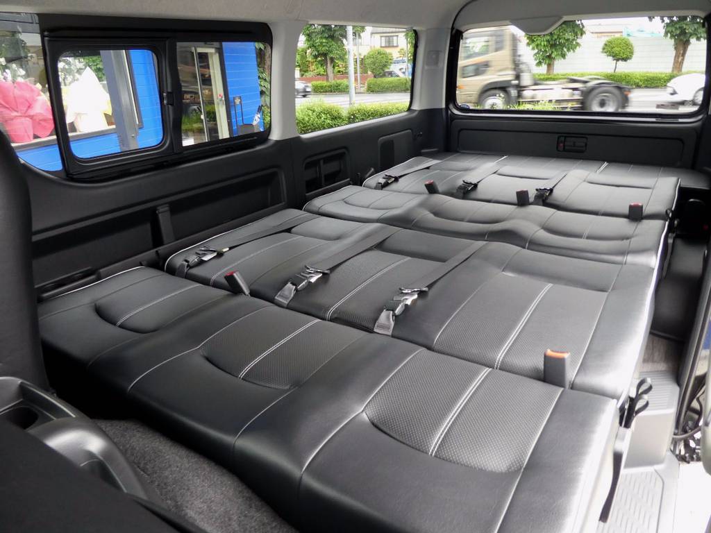 ご家族で車中泊に大活躍！フルフラットベットとしてもご利用いただけます！！