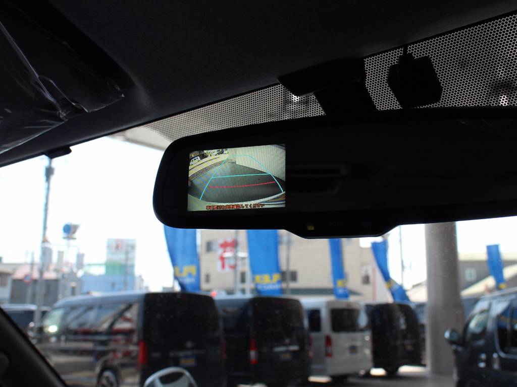 バックモニター内蔵自動防眩インナーミラー！
