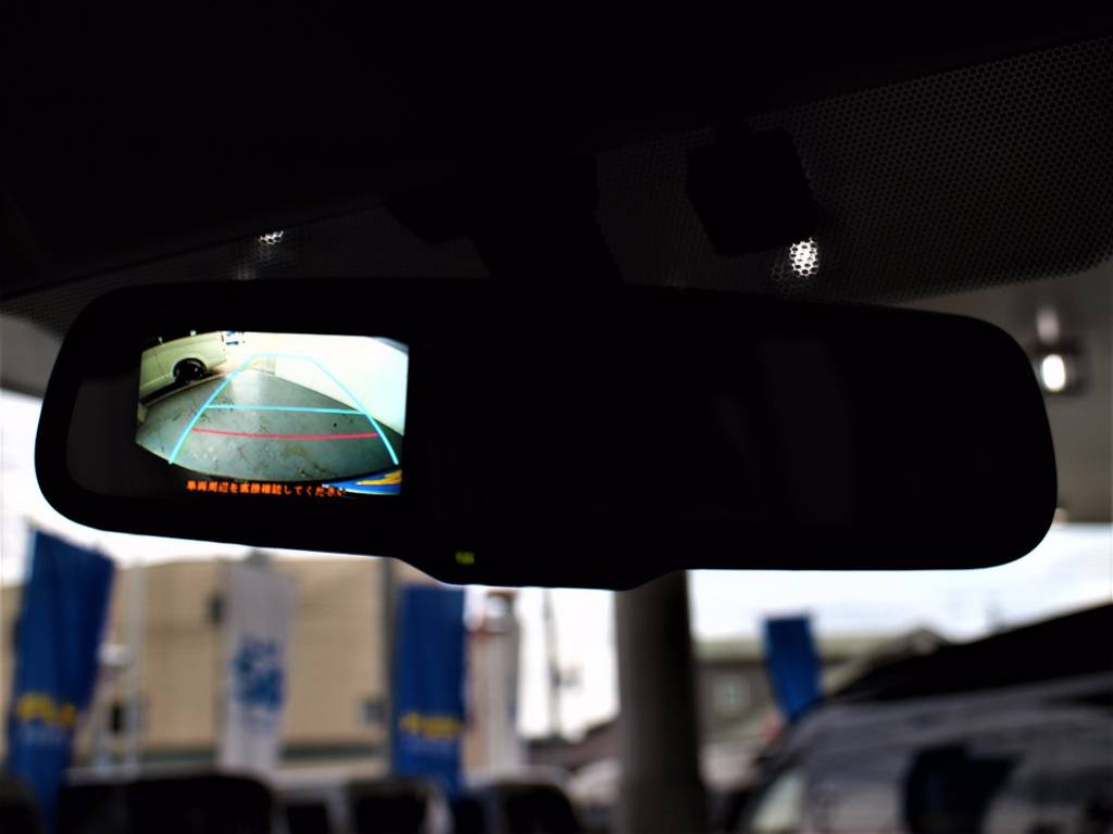 バックカメラ内臓自動防眩インナーミラー！
