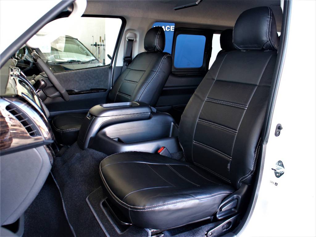 運転席助手席も黒革調シートカバー装着！
