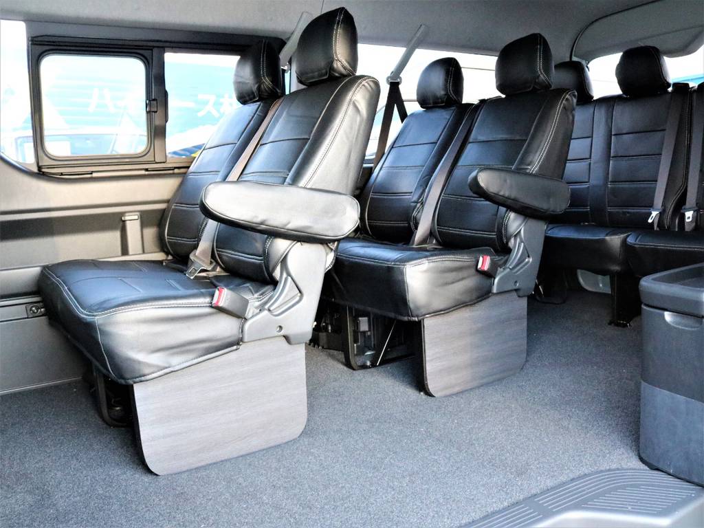 全席黒革調シートカバー装着！