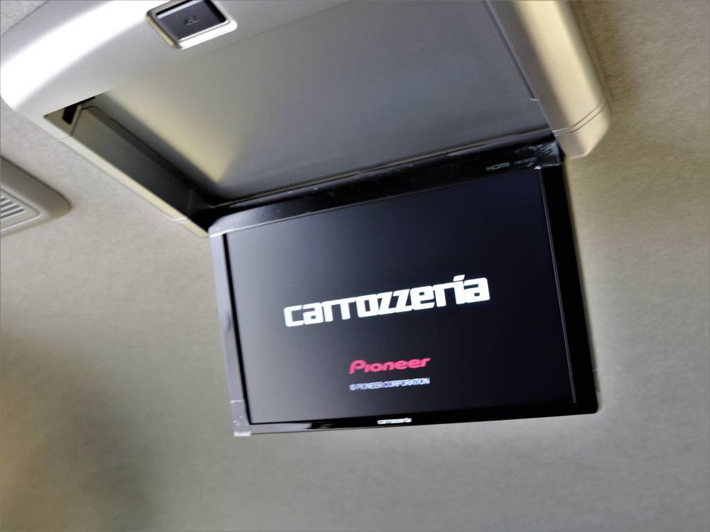 【カロッツェリア　フリップダウンモニター】で乗車も楽しくなりますね！！