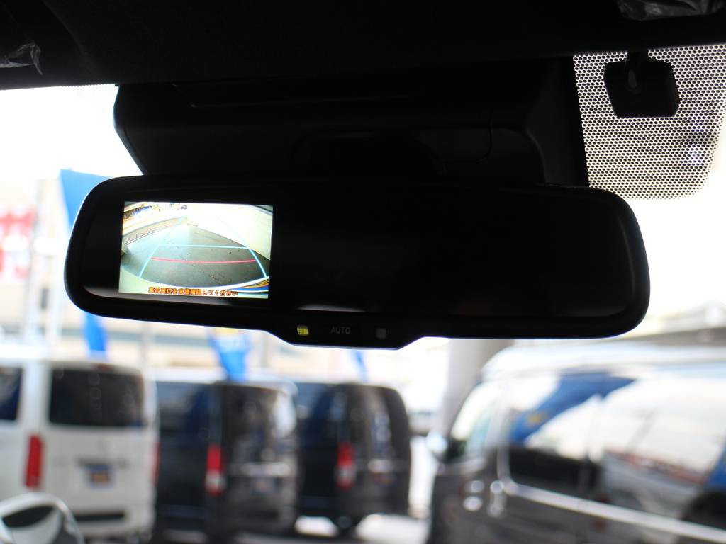メーカーオプションの自動防眩バックモニター完備！！