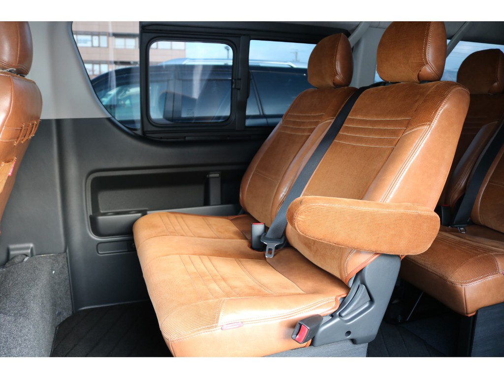 １０人定員です！黒木目サイドパネル！