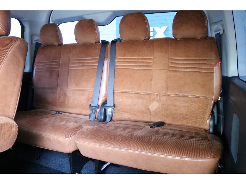 後席は４人乗りです！