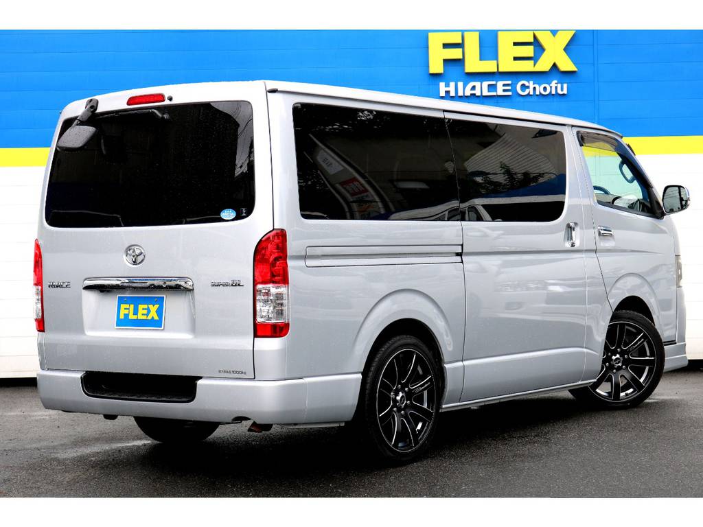 シルバー色のカスタム車！