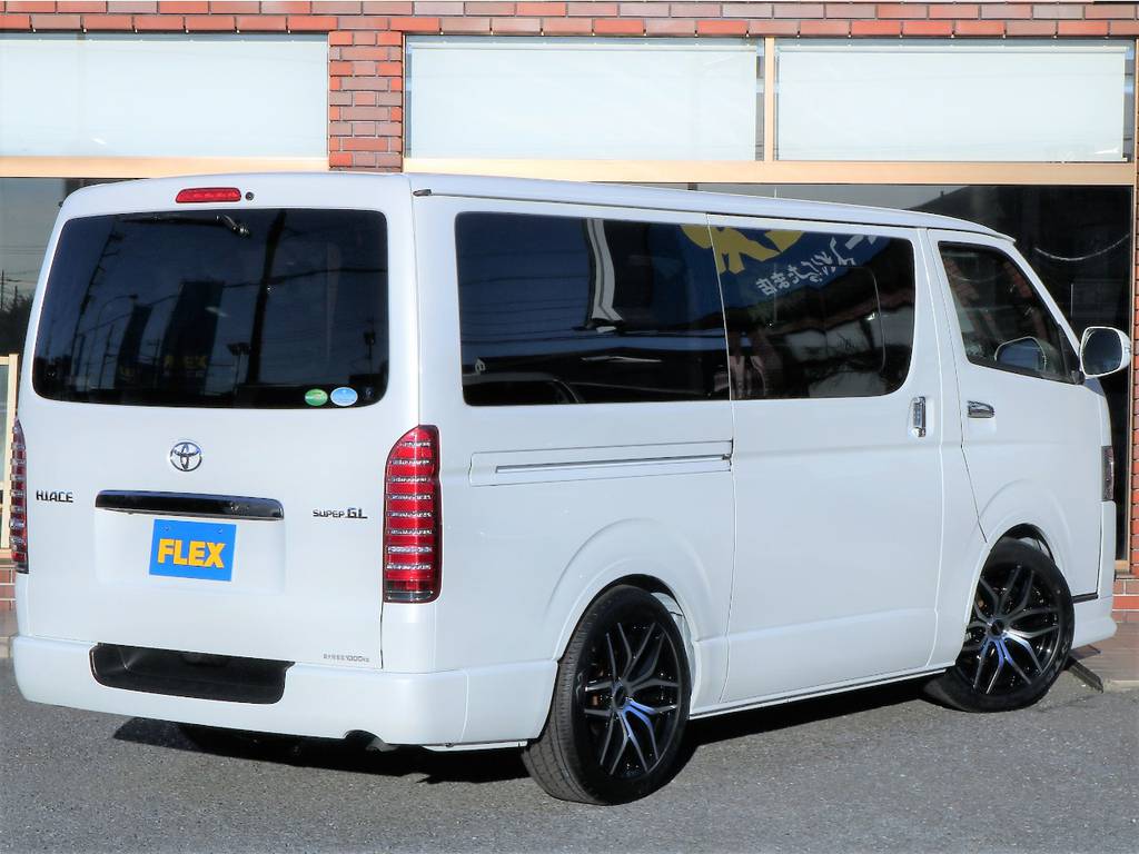 ボディカラーは人気のパールホワイトです！ランニングコストの安い4ナンバー小型貨物車登録です！