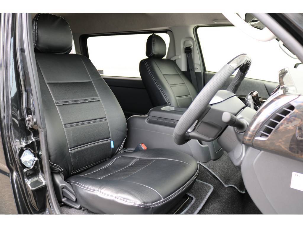 ハイエースは車高が高く前がないので運転しやすいですよ！全席黒革調シートカバー付です！