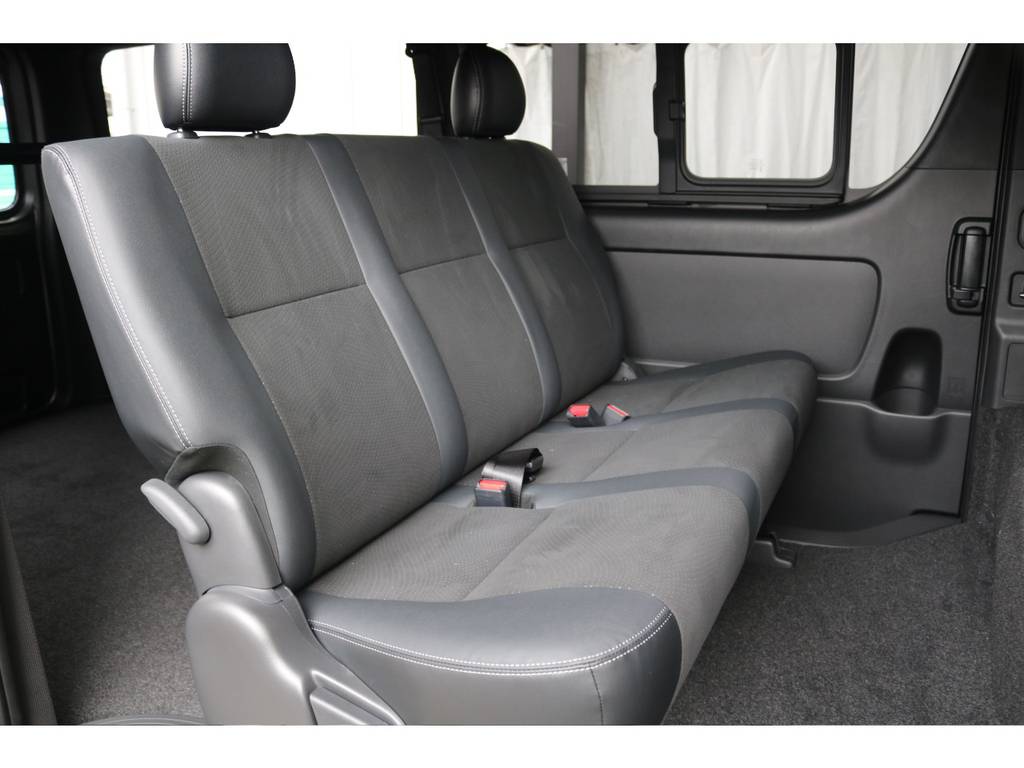 後席まで特別仕様車限定のハーフレザーシートとなっています！
